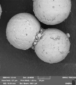 Figure 3 : Ejectas d’AlSi7 observés au MEB