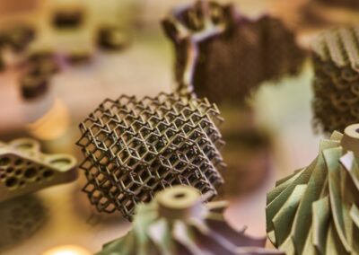 Modélisation des microstructures générées en fabrication additive par procédé LPBF d'un alliage base nickel